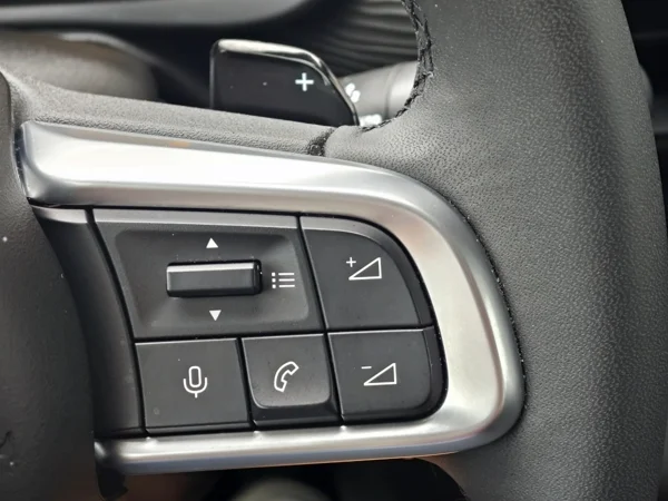 Jeep Avenger LONGITUDE 1,2T e-Hybrid DCT6 81kW 31