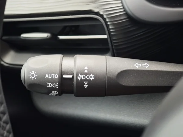 Jeep Avenger LONGITUDE 1,2T e-Hybrid DCT6 81kW 28