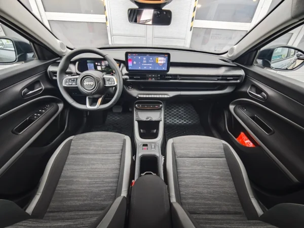 Jeep Avenger LONGITUDE 1,2T e-Hybrid DCT6 81kW 13