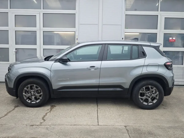 Jeep Avenger LONGITUDE 1,2T e-Hybrid DCT6 81kW 8