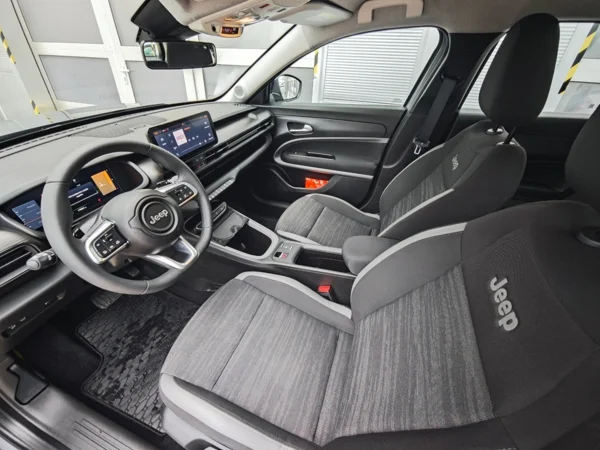 Jeep Avenger LONGITUDE 1,2T e-Hybrid DCT6 81kW 10
