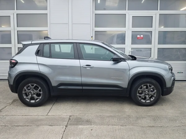 Jeep Avenger LONGITUDE 1,2T e-Hybrid DCT6 81kW 9