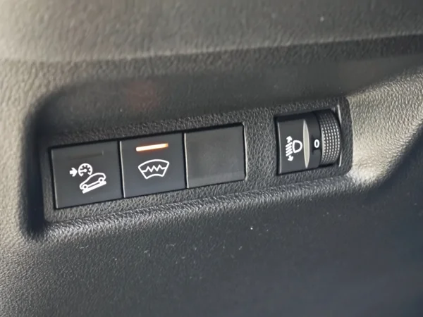 Jeep Avenger LONGITUDE 1,2T e-Hybrid DCT6 81kW 33