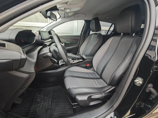 Peugeot 208 Allure 1,2  74kW 11