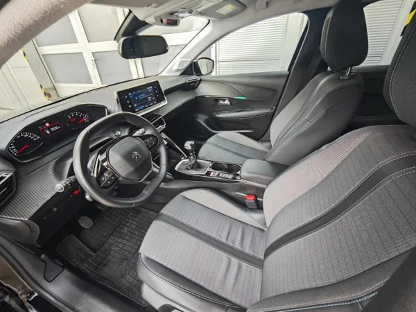 Peugeot 208 Allure 1,2  74kW 10