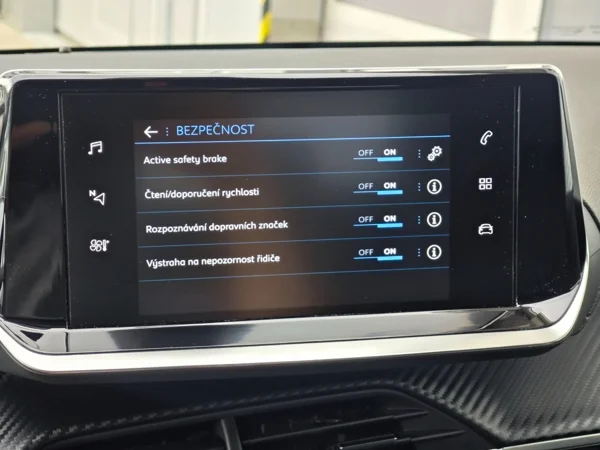 Peugeot 208 Allure 1,2  74kW 17