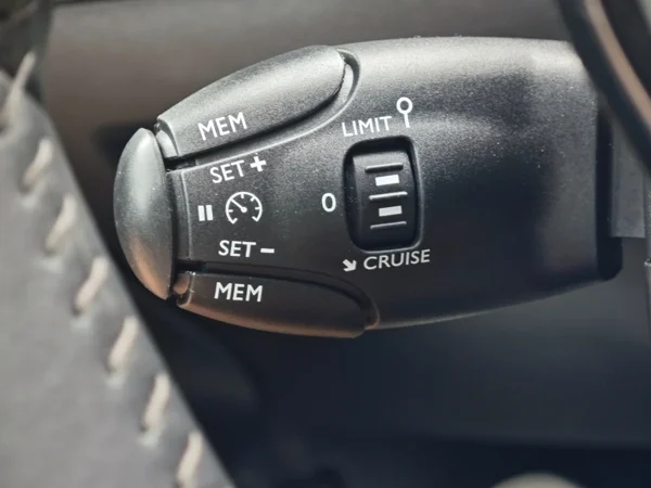 Peugeot 208 Allure 1,2  74kW 27