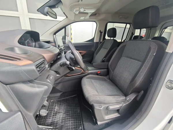 Peugeot Rifter GT Line 1.5 BlueHDi  96kW 11