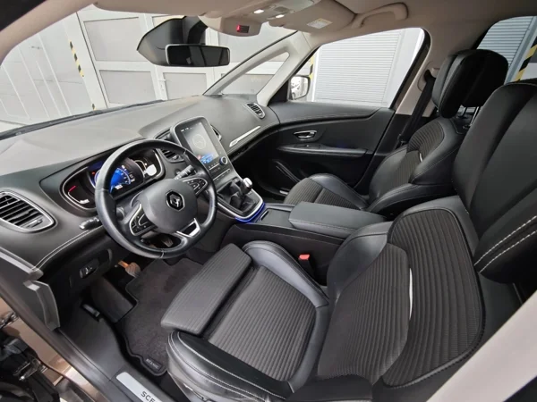 Renault Grand Scénic Intens 1,6 dCi 96kW 10