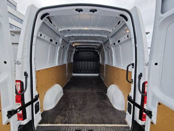 Renault Master Furgon Cool 180 L3H2P3 2.3 dCi 132kW 10