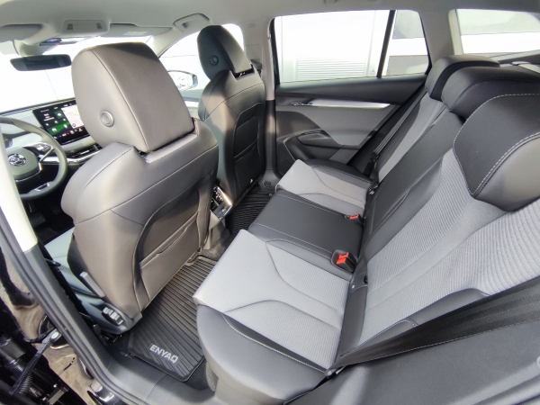 Škoda Enyaq 62kWh Loft + ťažné  132kW 12