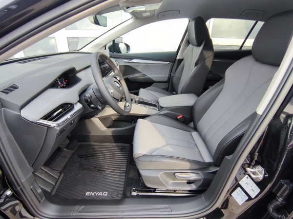 Škoda Enyaq 62kWh Loft + ťažné  132kW 11