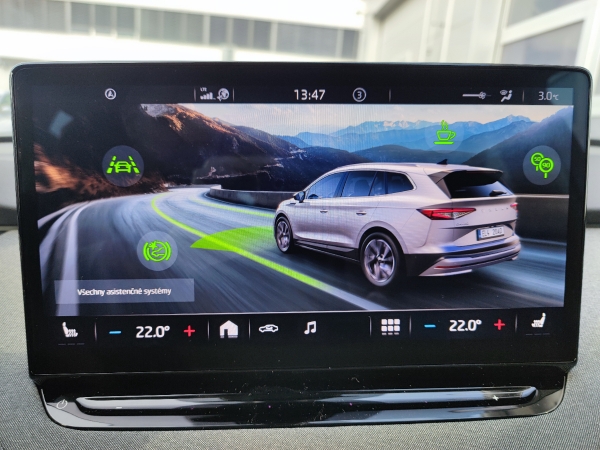 Škoda Enyaq 62kWh Loft + ťažné  132kW 17