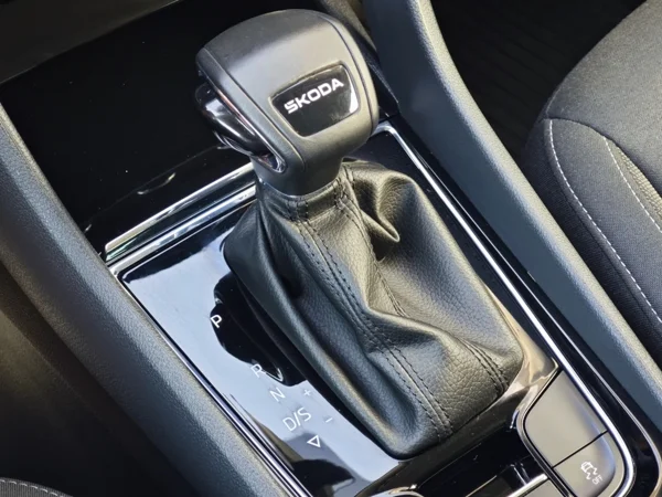 Škoda Karoq Selection DSG 1,5 TSI 110kW 21