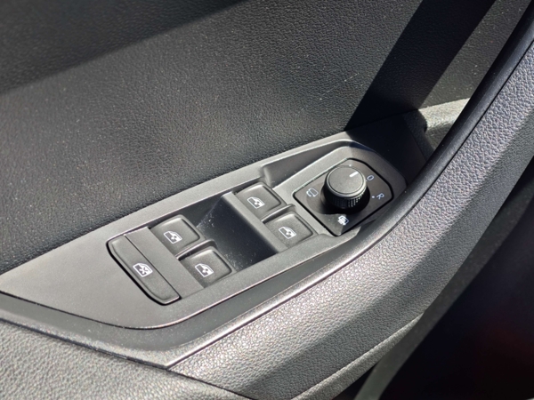 Škoda Karoq Selection DSG 1,5 TSI 110kW 23