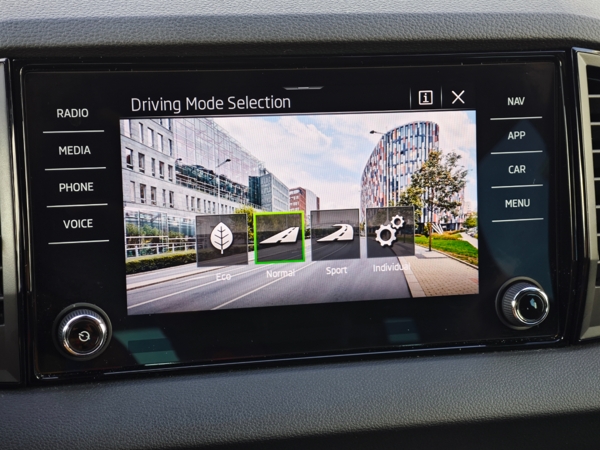 Škoda Karoq Sportline DSG 1,5 TSI 110kW 17