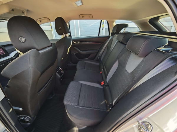 Škoda Octavia Combi Selection DSG 2,0 TDI 110kW 11