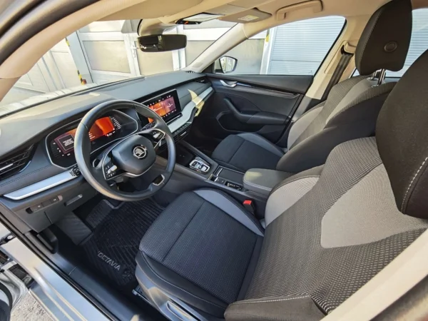 Škoda Octavia Combi Selection DSG 2,0 TDI 110kW 9