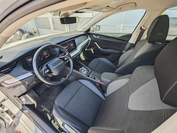 Škoda Octavia Combi Selection DSG 2,0 TDI 110kW 10