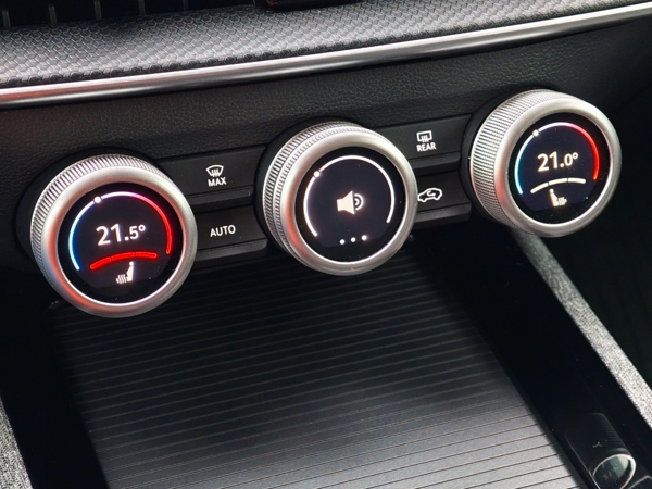 Škoda Superb Combi Top Selection 4x4 DSG 2,0 TDI 142kW 27