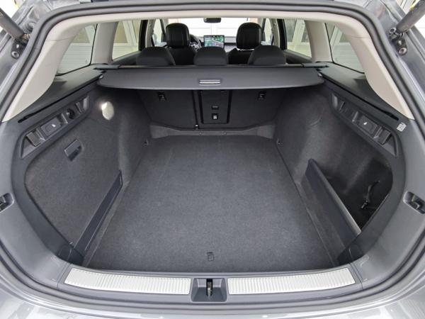 Škoda Superb Combi Top Selection 4x4 DSG 2,0 TDI 142kW 41