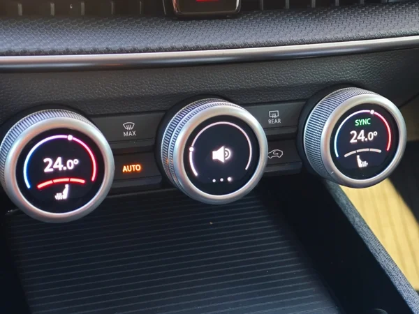 Škoda Superb Combi Top Selection DSG 2,0 TDI 110kW 27