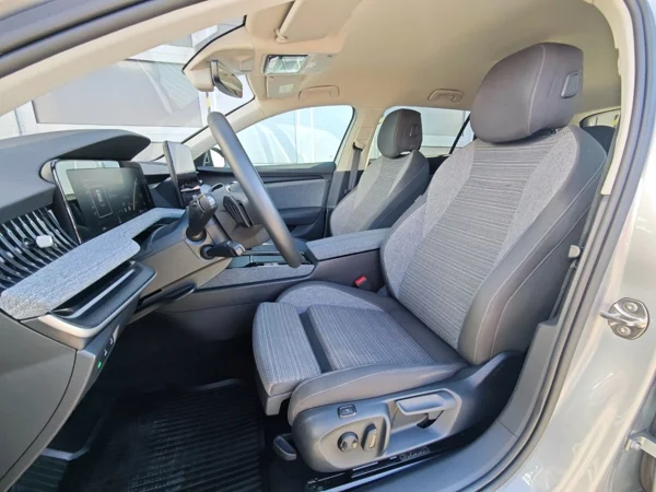 Škoda Superb Combi Top Selection DSG 2,0 TDI 110kW 11