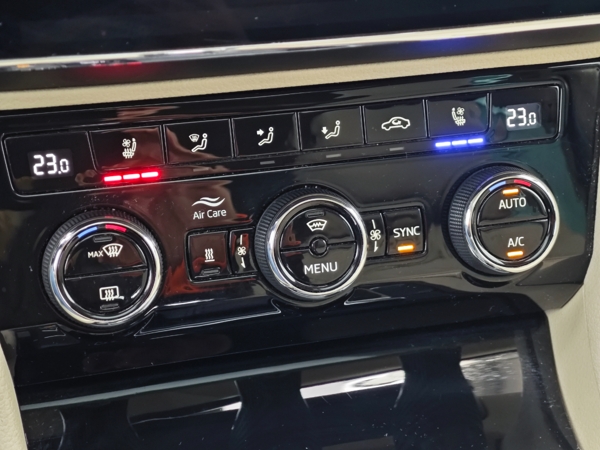 Škoda Superb Laurin & Klement 4x4 DSG 2,0 TSI 206kW 26