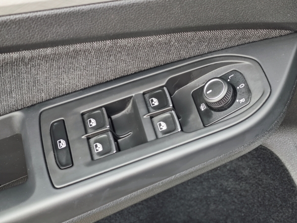 Volkswagen Golf Life TSI 81kW 26