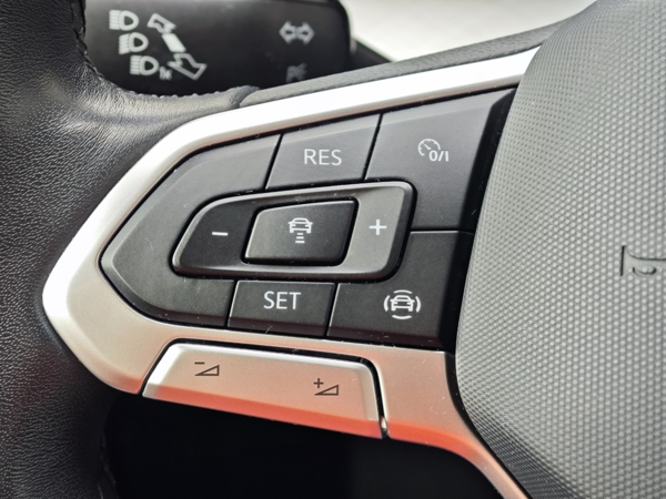 Volkswagen Golf Life TSI 81kW 23