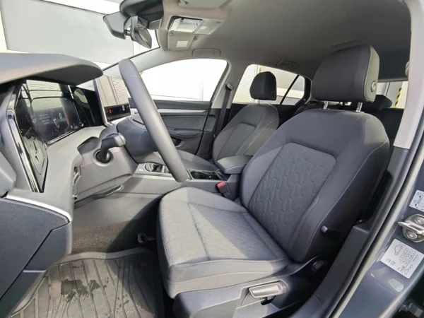 Volkswagen Golf Limited 1,5 eTSI 110kW 11
