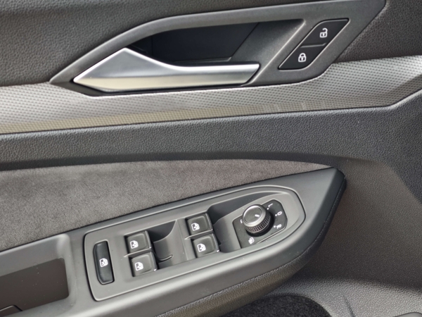 Volkswagen Golf Variant Style + dovybava DSG 2,0 TDI 110kW 27