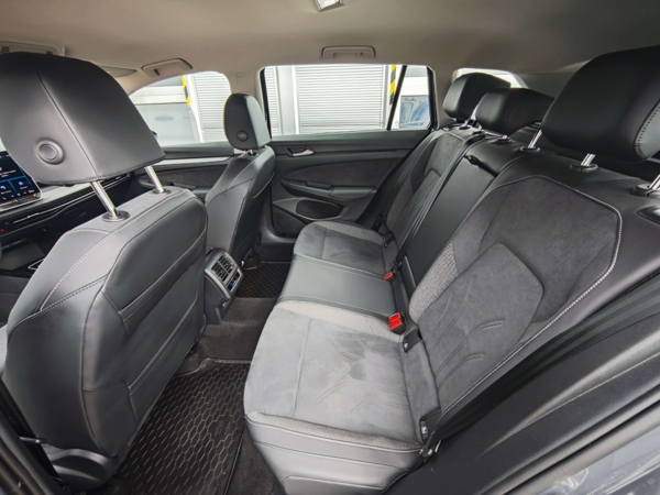 Volkswagen Golf Variant Style + dovybava DSG 2,0 TDI 110kW 11