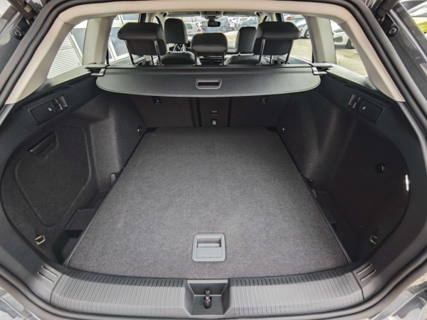 Volkswagen Golf Variant Style + dovybava DSG 2,0 TDI 110kW 31