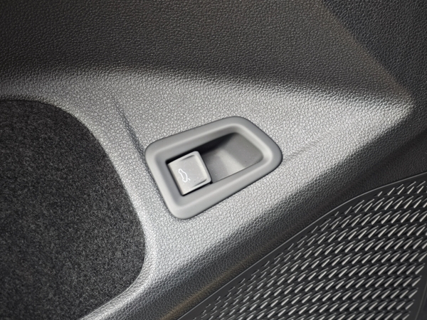 Volkswagen Golf Variant Style + dovybava DSG 2,0 TDI 110kW 28