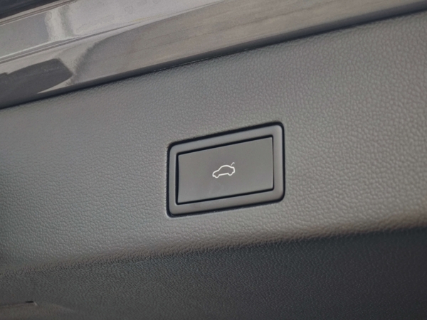 Volkswagen Golf Variant Style + dovybava DSG 2,0 TDI 110kW 30