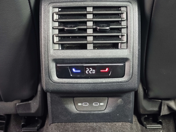 Volkswagen Golf Variant Style + dovybava DSG 2,0 TDI 110kW 29