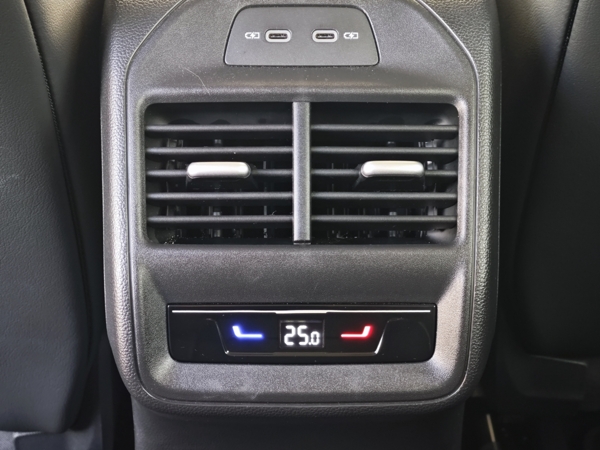 Volkswagen Passat Variant Business DSG 1,5 eTSI 110kW 34