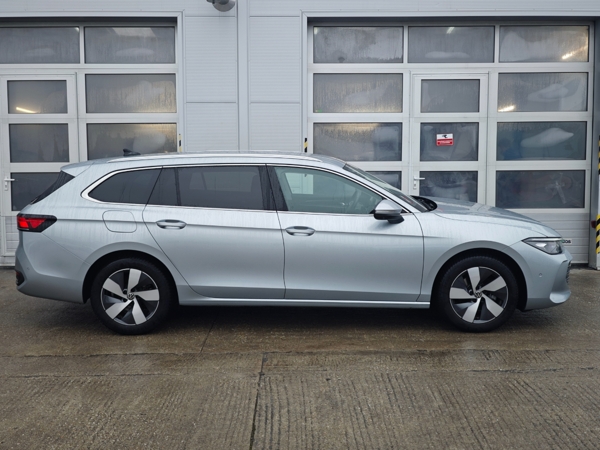 Volkswagen Passat Variant Business DSG 1,5 eTSI 110kW 9