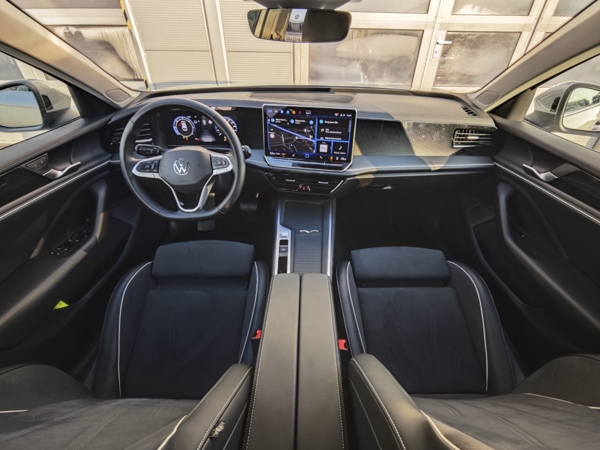 Volkswagen Passat Variant Business DSG 1,5 eTSI 110kW 12