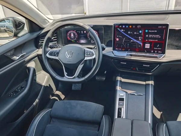 Volkswagen Passat Variant Business DSG 1,5 eTSI 110kW 3