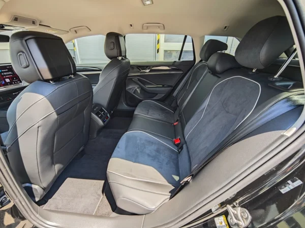 Volkswagen Passat Variant Business DSG 1,5 eTSI 110kW 12