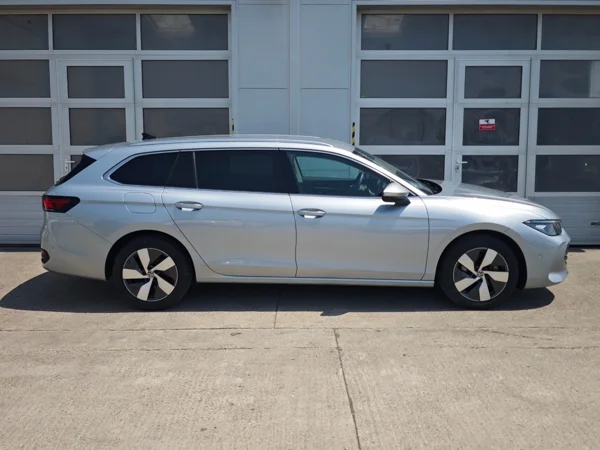 Volkswagen Passat Variant Business DSG 1,5 eTSI 110kW 9