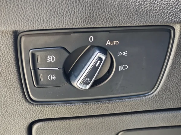 Volkswagen Passat Variant Business DSG 2,0 TDI 110kW 23