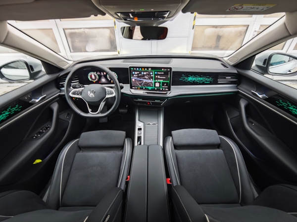 Volkswagen Passat Variant Business+dovýbava DSG 2,0 TDI 90kW 3