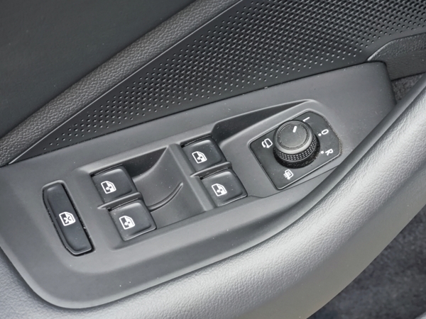 Volkswagen Passat Variant Business+dovýbava DSG 2,0 TDI 90kW 31