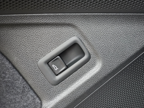 Volkswagen Passat Variant Business+dovýbava DSG 2,0 TDI 90kW 32