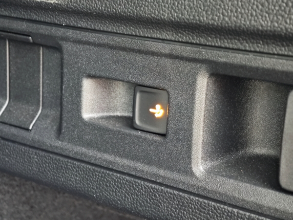 Volkswagen Passat Variant Business+dovýbava DSG 2,0 TDI 90kW 39