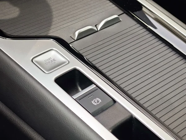 Volkswagen Passat Variant Elegance + dovýbava DSG 2,0 TDI 110kW 28