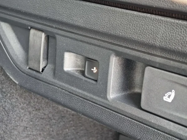 Volkswagen Passat Variant Elegance + dovýbava DSG 2,0 TDI 110kW 42